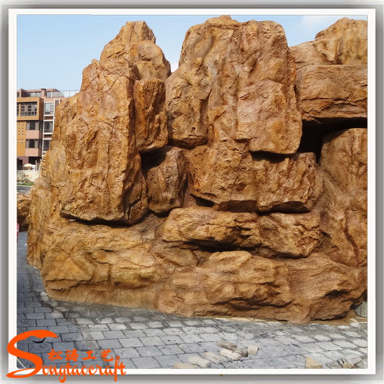 貴州龍潤德房地產(chǎn)(貴陽藍波灣大型黃蠟石假山制作工程）